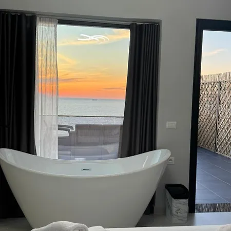 Aloha And 3* Vlorë